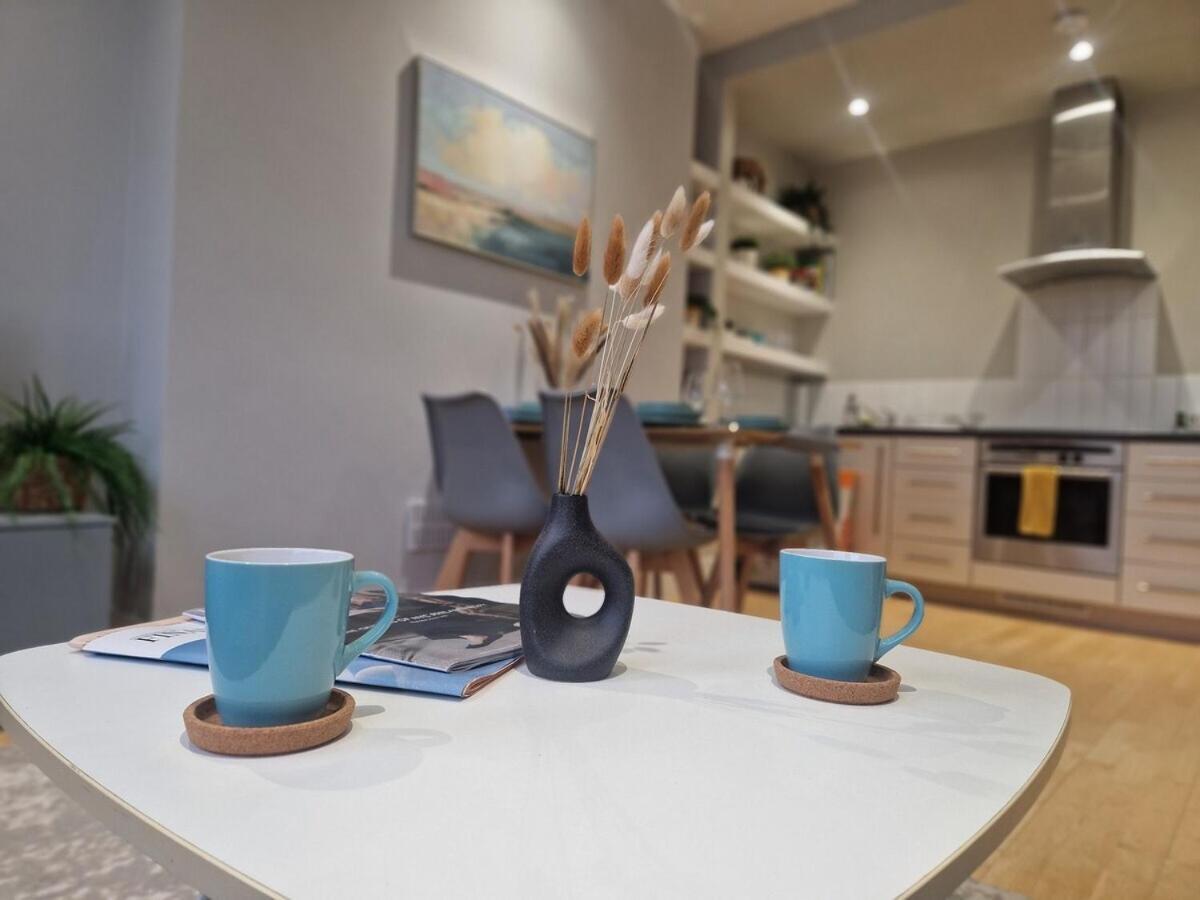 1-Bed Apartment, Close To Kensington Olympia With Free Wi-Fi & Netflix 伦敦 外观 照片