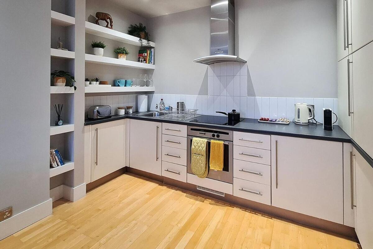 1-Bed Apartment, Close To Kensington Olympia With Free Wi-Fi & Netflix 伦敦 外观 照片