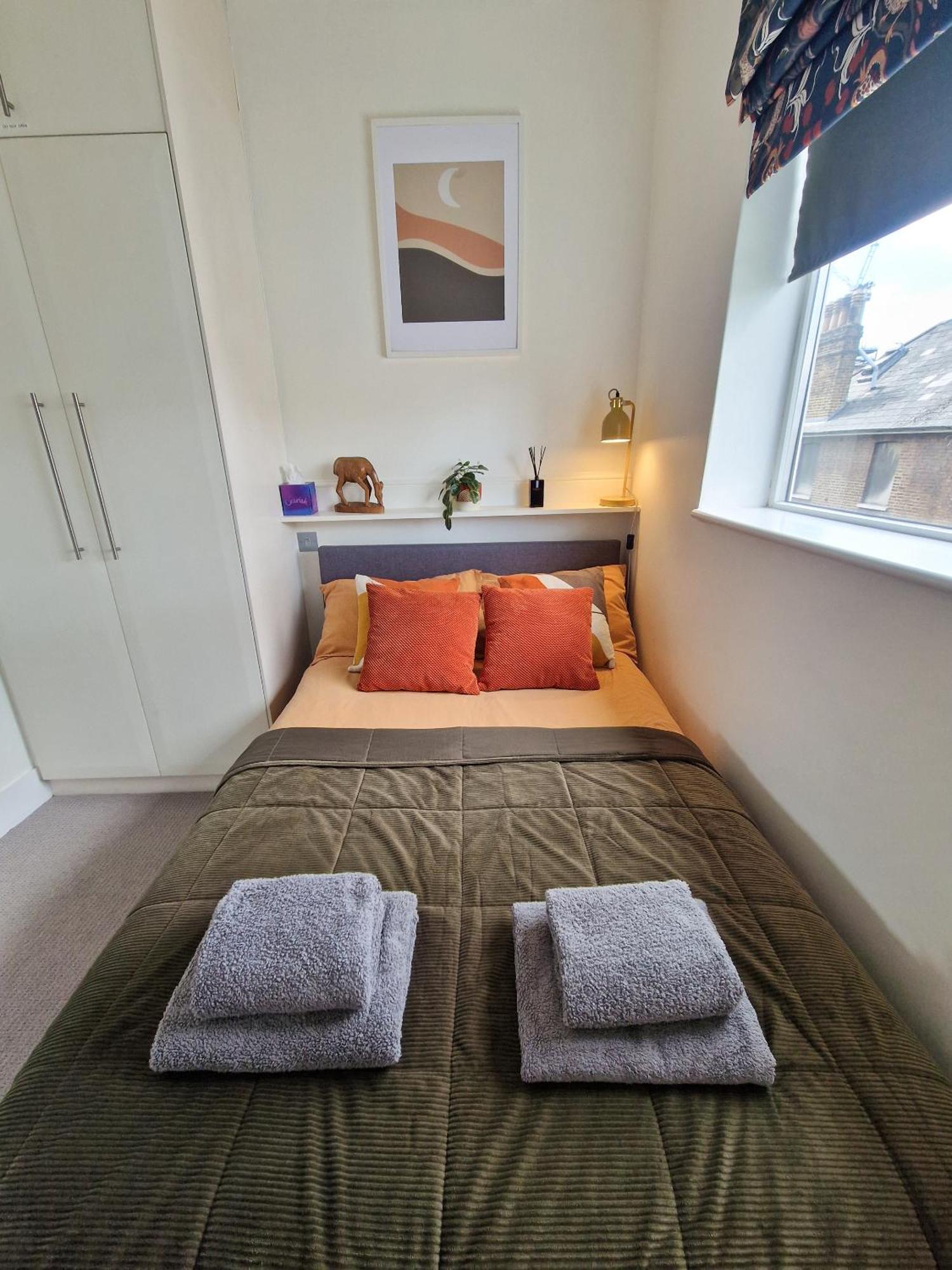 1-Bed Apartment, Close To Kensington Olympia With Free Wi-Fi & Netflix 伦敦 外观 照片