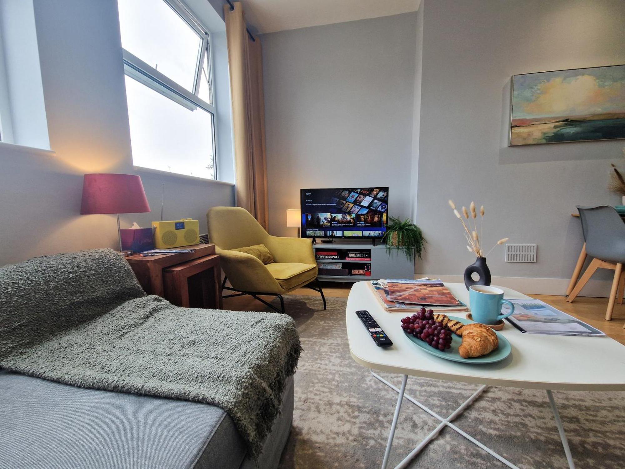 1-Bed Apartment, Close To Kensington Olympia With Free Wi-Fi & Netflix 伦敦 外观 照片
