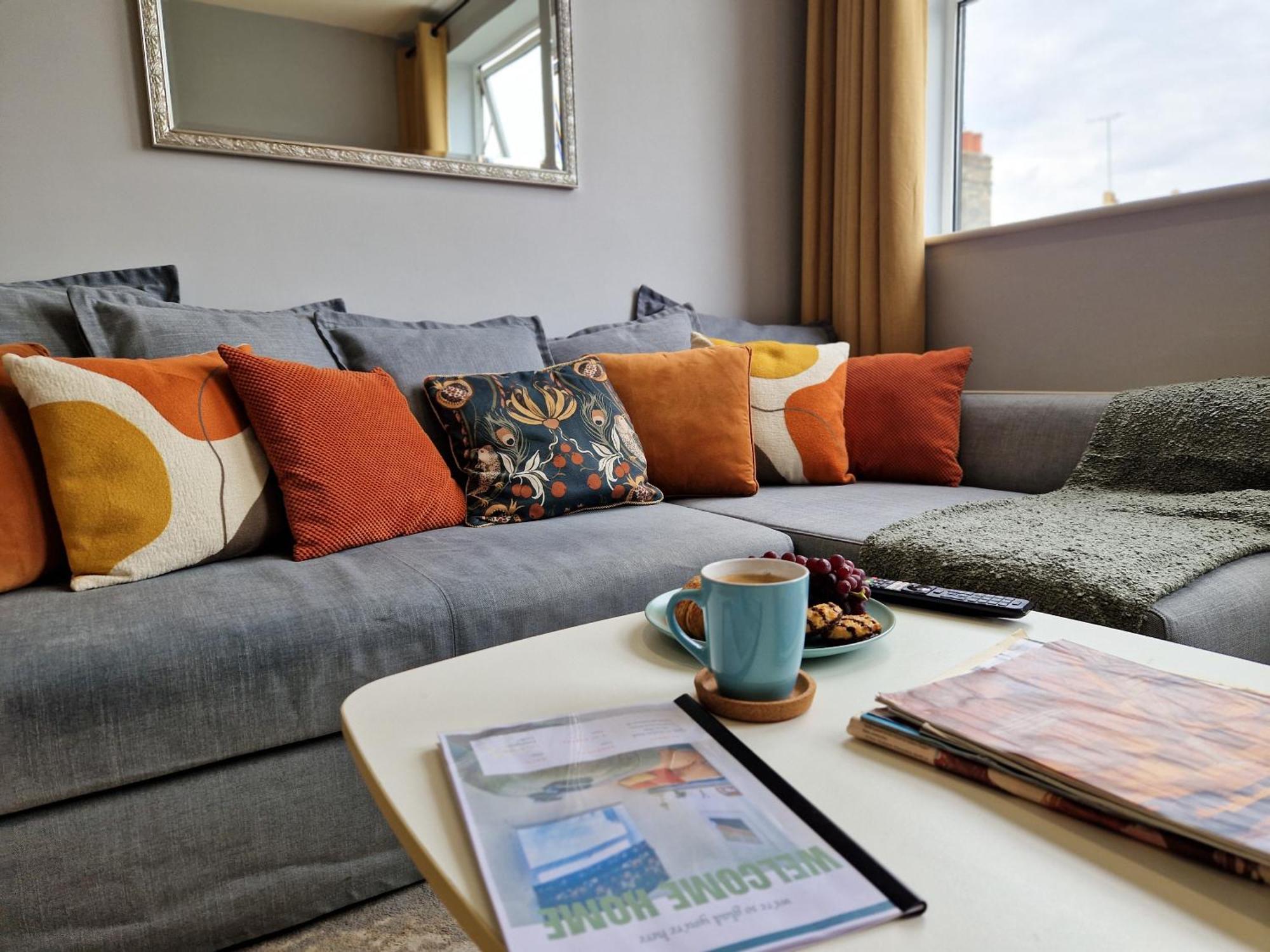1-Bed Apartment, Close To Kensington Olympia With Free Wi-Fi & Netflix 伦敦 外观 照片