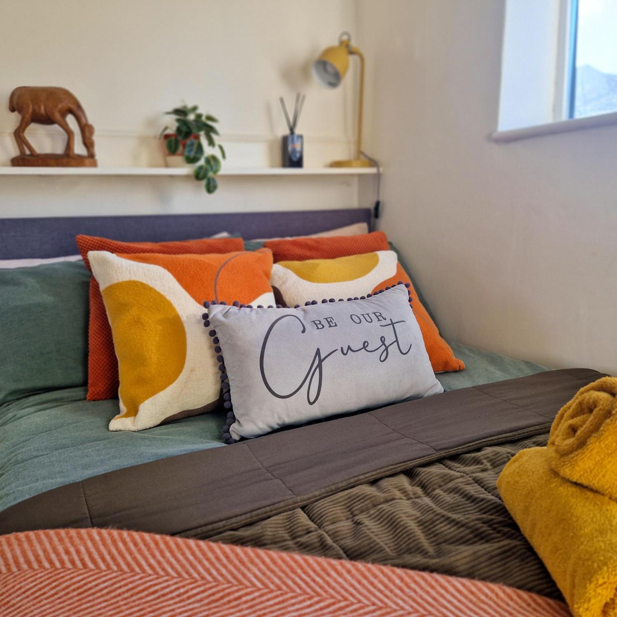 1-Bed Apartment, Close To Kensington Olympia With Free Wi-Fi & Netflix 伦敦 外观 照片