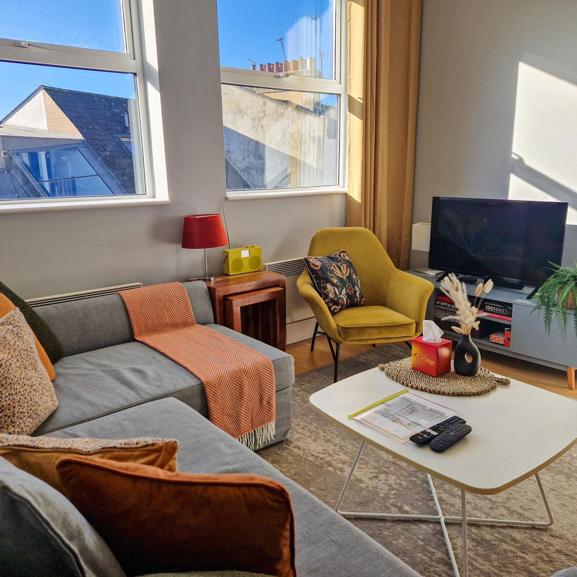 1-Bed Apartment, Close To Kensington Olympia With Free Wi-Fi & Netflix 伦敦 外观 照片