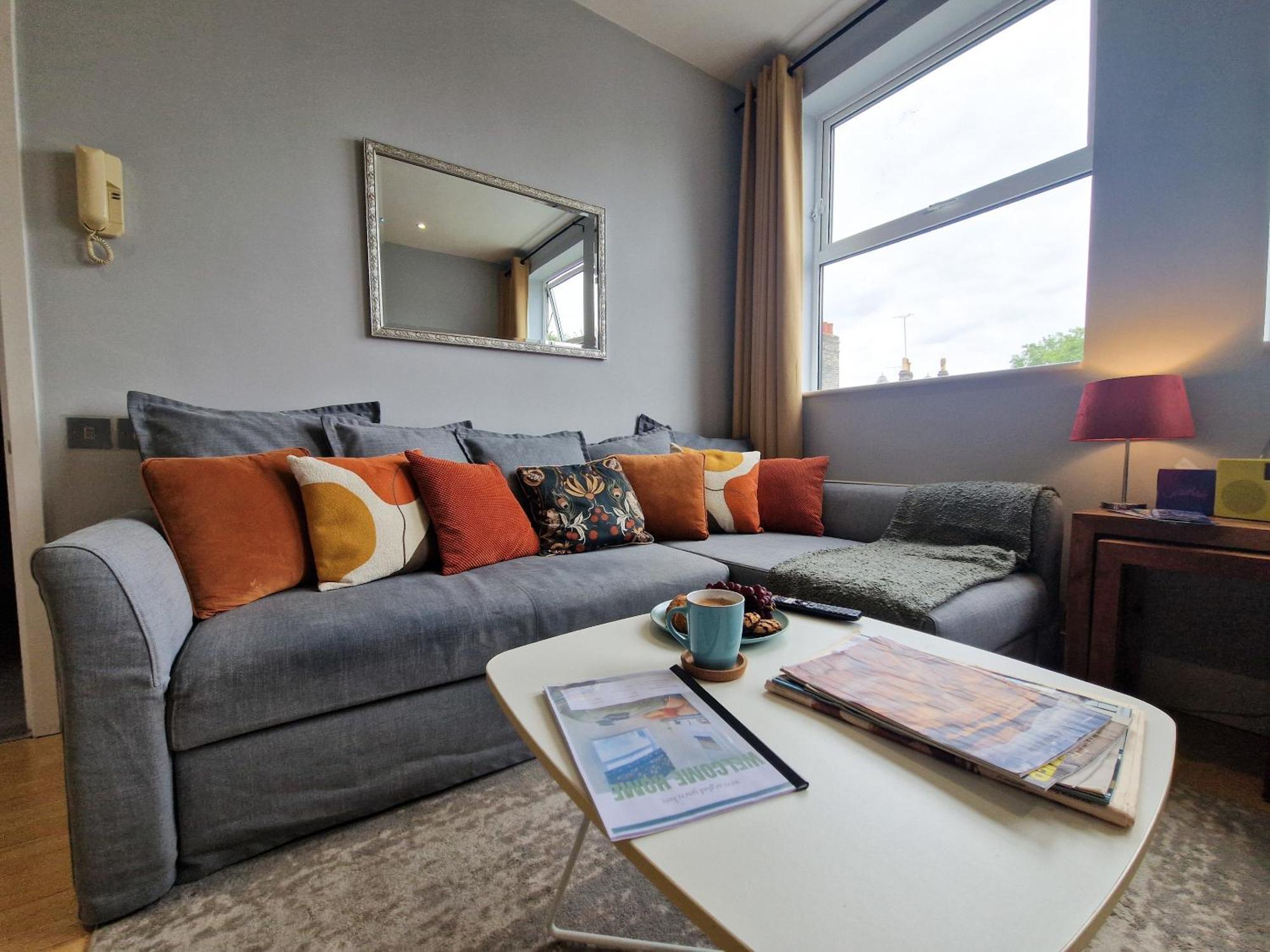 1-Bed Apartment, Close To Kensington Olympia With Free Wi-Fi & Netflix 伦敦 外观 照片